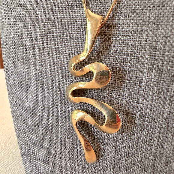 Vintage Landau Necklace Gold Ribbon Swirl Pendant on 16" Snake Chain w/Extender - Picture 8 of 12